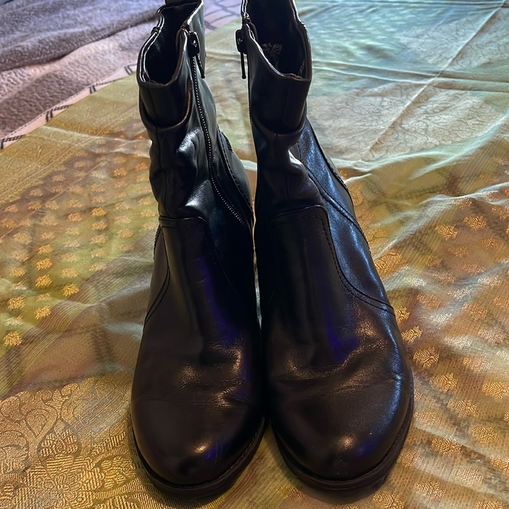 Rockport Black Leather Upper Boots  Cobb Hill Collection